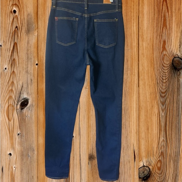 NWOT BDG Girlfriend High-Rise jeans, sz 31 - Picture 2 of 3